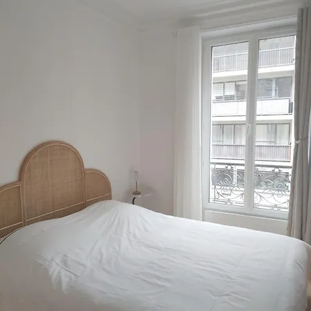 Stylish Parisian Flat Near Eiffel Tower דירה פריז