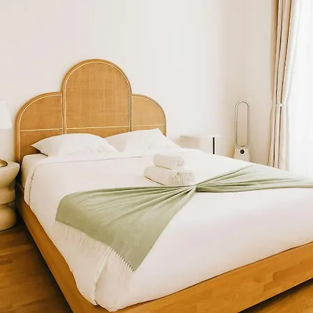 Stylish Parisian Flat Near Eiffel Tower *