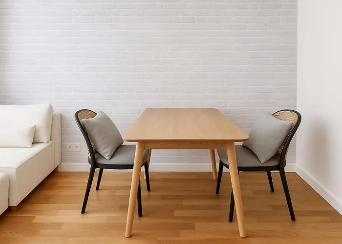 Stylish Parisian Flat Near Eiffel Tower